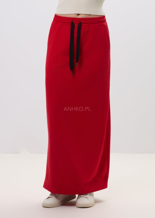 Czerwona spódnica maxi damska z gumką w pasie i czarnym sznurkiem regulacyjnym, sportowy styl.