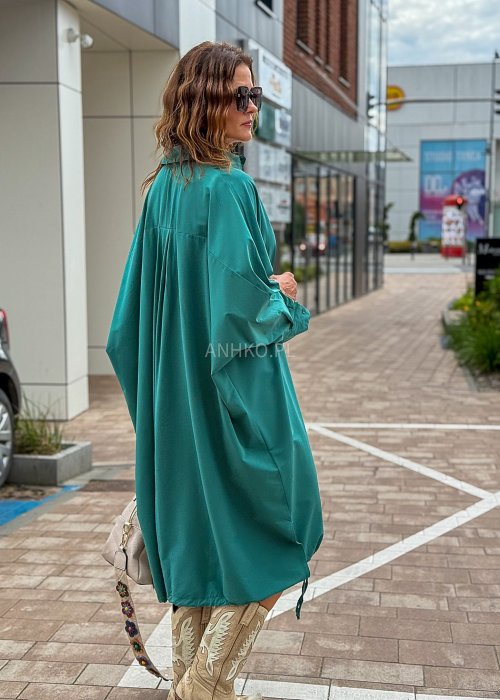 Zielona sukienka koszulowa midi z długim rękawem, zapinana na guziki, oversize'owy krój w stylu minimalistycznym