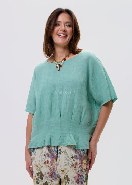 Luźna bluzka damska w kolorze mięty, z szerokim krojem i krótkim rękawem, zapewniająca swobodę noszenia.