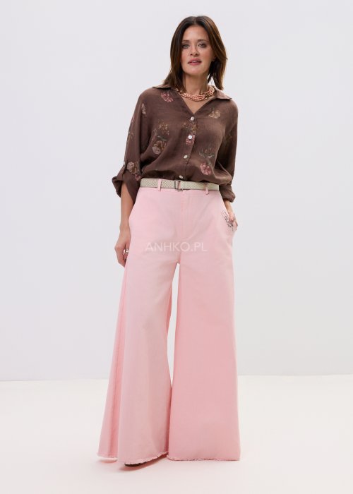 Lekka koszula w odcieniu brązu z subtelnym floral printem, z możliwością podpięcia rękawów.