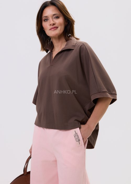 Bluzka oversize w odcieniu czekoladowym z krótkim rękawem i minimalistycznym fasonem