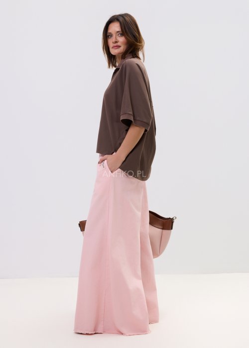 Bluzka oversize w odcieniu czekoladowym z krótkim rękawem i minimalistycznym fasonem