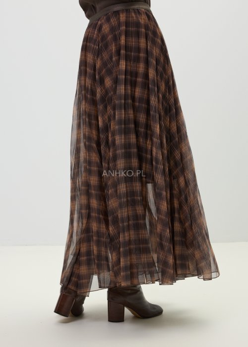 Długa spódnica damska w kratę brązową z transparentną warstwą i lekkim rozkloszowaniem.