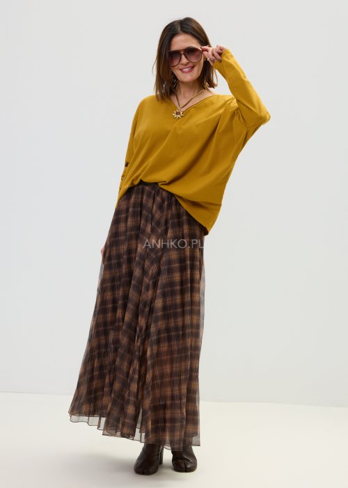 Długa spódnica damska w kratę brązową z transparentną warstwą i lekkim rozkloszowaniem.