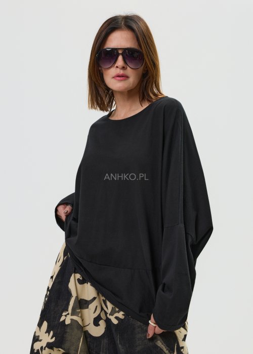 Czarna oversize’owa bluzka z długim rękawem