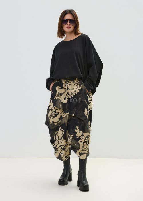 Czarna oversize’owa bluzka z długim rękawem