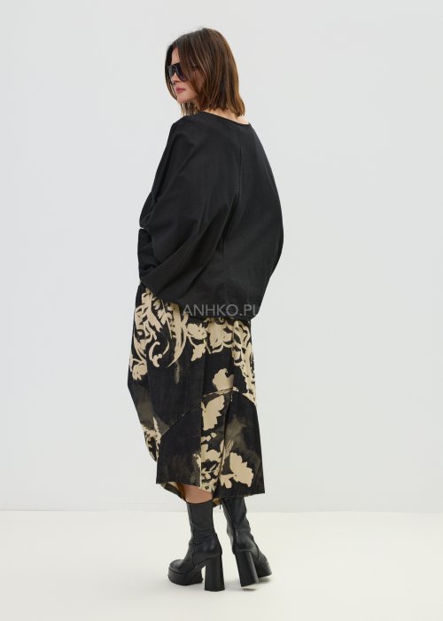 Czarna oversize’owa bluzka z długim rękawem