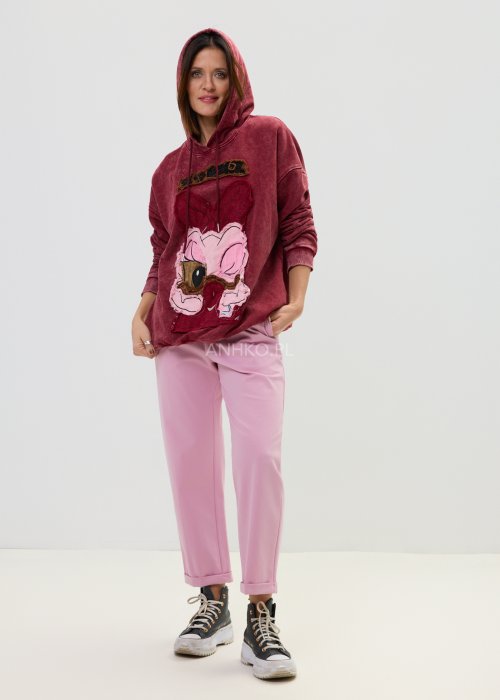 Bordowa bluza z kapturem i artystycznym nadrukiem w stylu streetwear