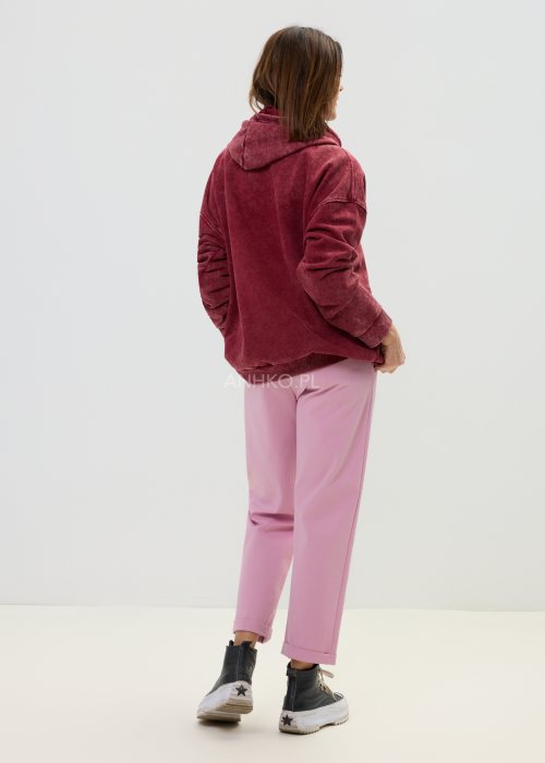 Bordowa bluza z kapturem i artystycznym nadrukiem w stylu streetwear