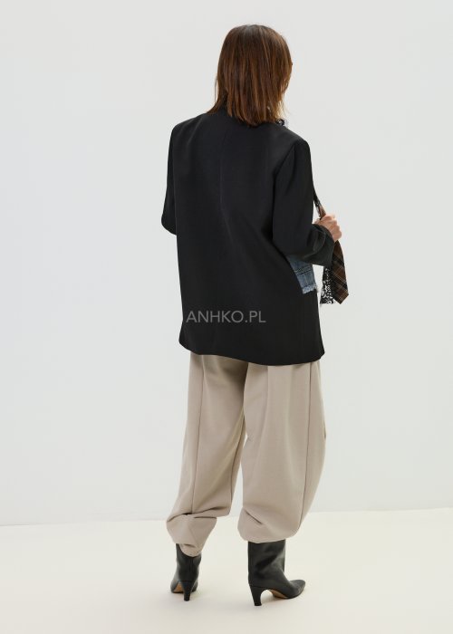 Marynarka damska czarna z jeansowymi panelami i koronkowym wykończeniem