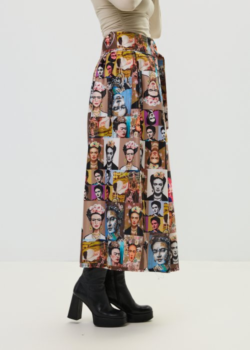 Spódnica maxi z wysokim stanem i wielokolorowym wzorem inspirowanym sztuką