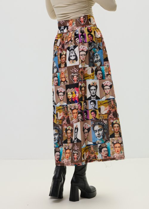 Spódnica maxi z wysokim stanem i wielokolorowym wzorem inspirowanym sztuką