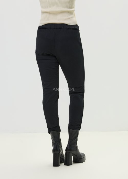 Czarne spodnie jogger damskie z elastycznym pasem i troczkami