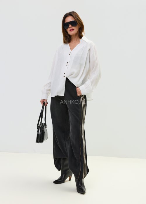 Damskie spodnie sportowe czarne z bocznymi paskami i suwakami