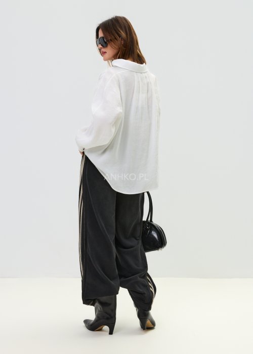 Damska koszula biała z długim rękawem i minimalistycznym designem