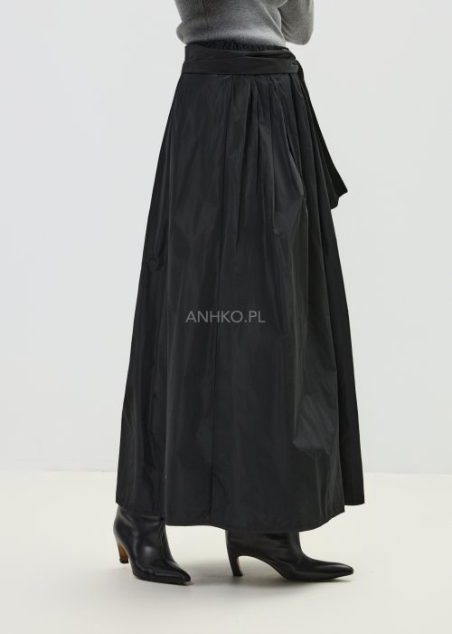 Czarna spódnica długa z wiązaniem w pasie i luźnym krojem