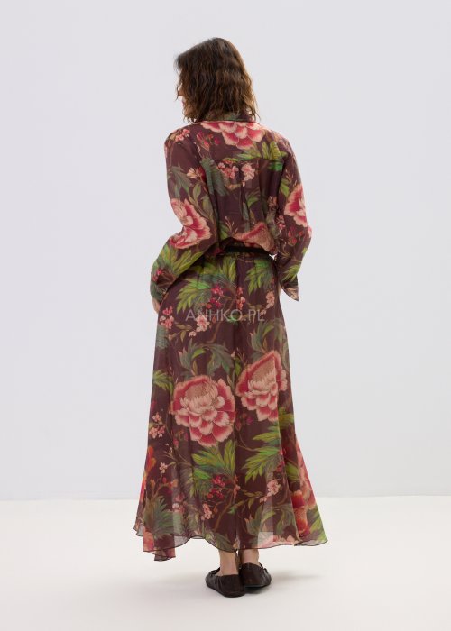 Długa spódnica damska w kwiatowy wzór z paskiem i ozdobnym kwiatem