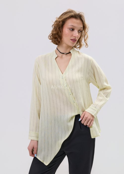 Asymetryczna koszula damska w kolorze cytrynowym z subtelnym prążkowanym wzorem – luźny fason zapinany na guziki z długim rękawem