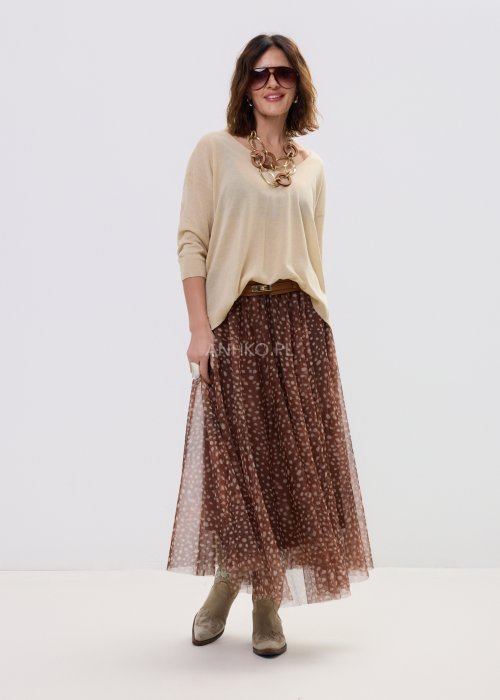 Spódnica maxi w kolorze brązowym w delikatne kropki z warstwową tiulową strukturą – lekki, zwiewny fason na sylwetce