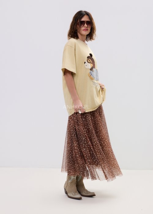 Spódnica maxi w kolorze brązowym w delikatne kropki z warstwową tiulową strukturą – lekki, zwiewny fason na sylwetce