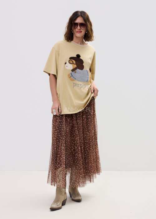 Bluzka oversize beżowa z aplikacją psa i napisem „puppy” – luźny fason z krótkim rękawem i miękko układający się materiał
