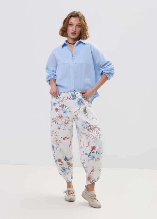 Spodnie damskie w kwiatowy print z szeroką nogawką i kieszeniami cargo – luźny fason z elastyczną talią i pastelowym wzorem