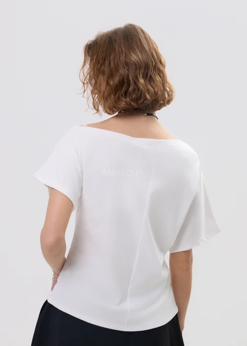 Biała bluzka damska z krótkim rękawem i napisem „When there is love there is life – Growth”, luźny fason, casualowy styl.