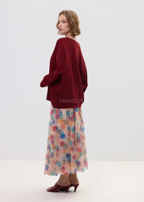 Bordowa bluzka damska oversize z okrągłym dekoltem i szerokimi rękawami, luźny fason w casualowej stylizacji.