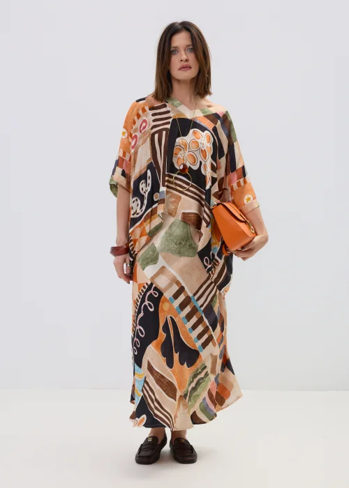 Długa spódnica damska w geometryczno-artystyczny wzór w odcieniach brązu, beżu i czerni, o swobodnym, lejącym kroju.