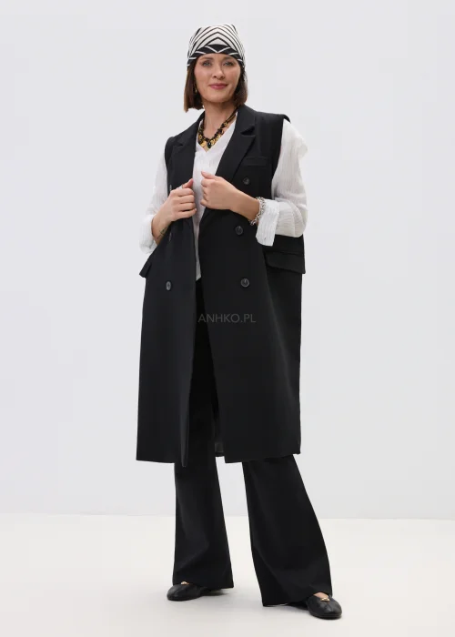 Chusta damska czarno-biała w geometryczny wzór z kontrastowymi pasami tworzącymi efekt optycznej spirali.