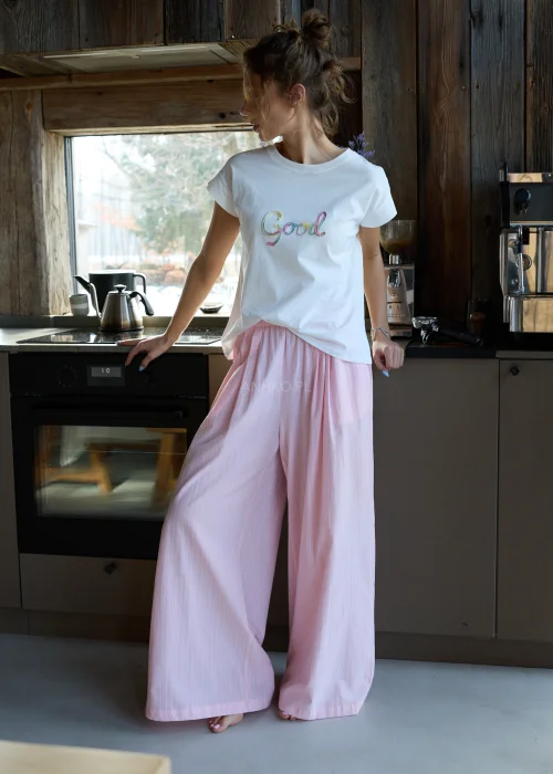 Szerokie, różowe spodnie z lekkiego materiału, z elastyczną talią i delikatnym prążkowaniem