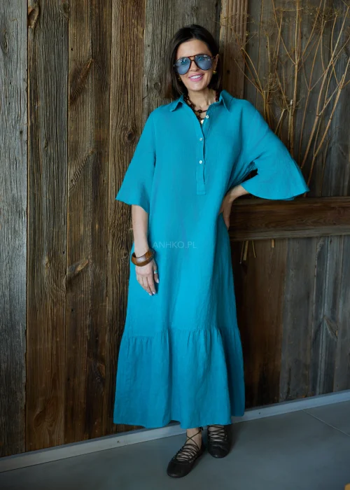 Bransoletka damska w odcieniu brązu z gładką, lekko połyskującą powierzchnią, o szerokiej, sztywnej formie.