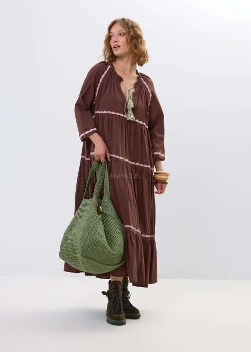 Duża pleciona torba shopper w kolorze khaki z miękkim fasonem i szerokimi uchwytami na ramię. Stylowy model boho do codziennych, miejskich i wakacyjnych stylizacji.