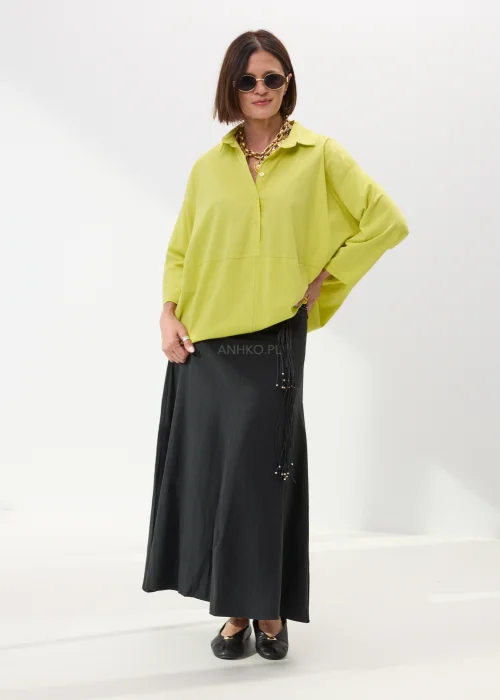 Neonowo żółta koszula oversize o luźnym kroju z kołnierzykiem i szerokimi rękawami. Lekki model w energetycznym kolorze, który świetnie ożywia codzienne stylizacje.