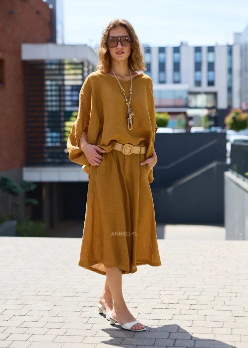 Musztardowa lniana bluzka oversize z szerokimi rękawami typu kimono i dekoltem w serek