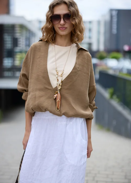 Zestaw damski w stylu boho z oversize koszulą w kolorze karmelowym i jasnym topem