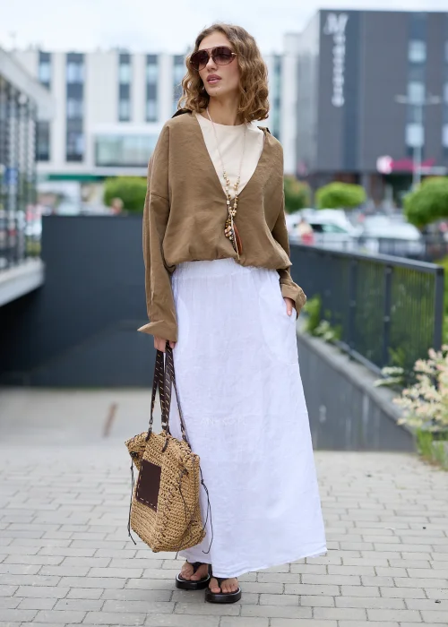 Zestaw damski w stylu boho z oversize koszulą w kolorze karmelowym i jasnym topem