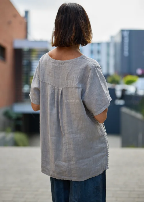 Bluzka damska lniana oversize z guzikami i ozdobnym bokiem – taupe
