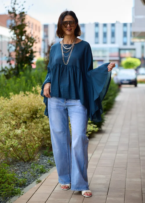 Bluzka damska oversize z falbaną i szerokimi rękawami – granatowa.
