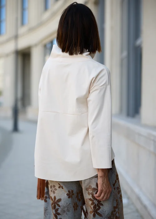Bluza damska ecru z wysokim kołnierzem – minimalistyczny oversize z długim rękawem