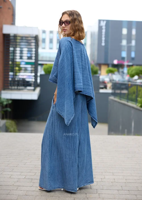 Bawełniana bluzka damska niebieska z efektem spranego denimu, o luźnym kroju oversize i asymetrycznych rękawach.