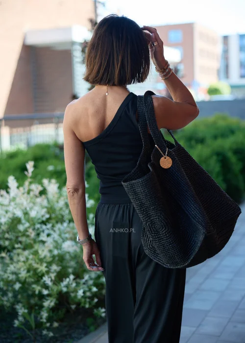 Czarna pleciona torba shopper z długimi uchwytami i przestronnym fasonem