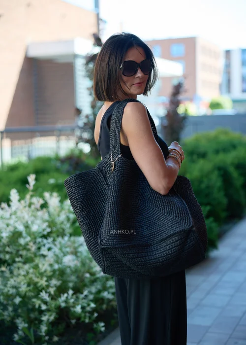 Czarna pleciona torba shopper z długimi uchwytami i przestronnym fasonem