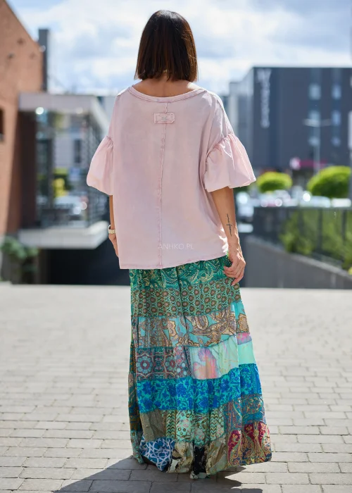 Kolorowa spódnica damska maxi patchwork z szerokim, rozkloszowanym krojem i wielobarwnymi wzorami boho