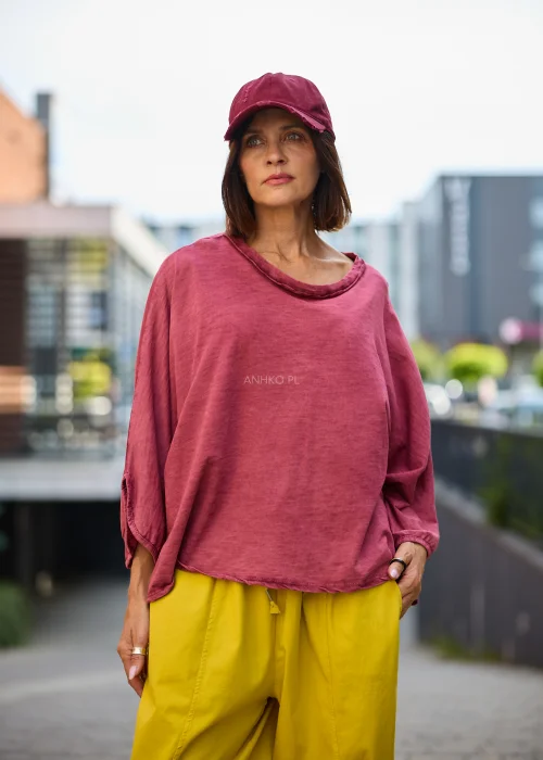 Bordowa bluzka damska oversize z szerokim dekoltem i rękawami 3/4