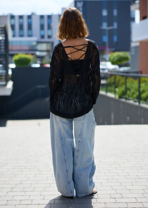 Jasnoniebieskie jeansy damskie wide leg z przetarciami, dekoracyjnymi przeszyciami i wysokim stanem