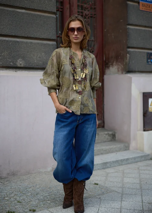Denimowe jeansy damskie Varello w ciemnoniebieskim kolorze, szeroki fason wide leg z wysokim stanem i klasycznymi kieszeniami.