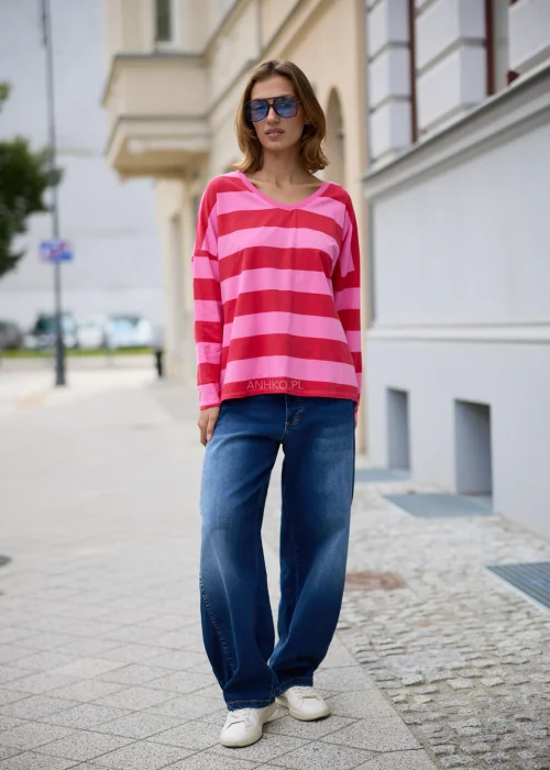 Denimowe jeansy damskie Varello w ciemnoniebieskim kolorze, szeroki fason wide leg z wysokim stanem i klasycznymi kieszeniami.
