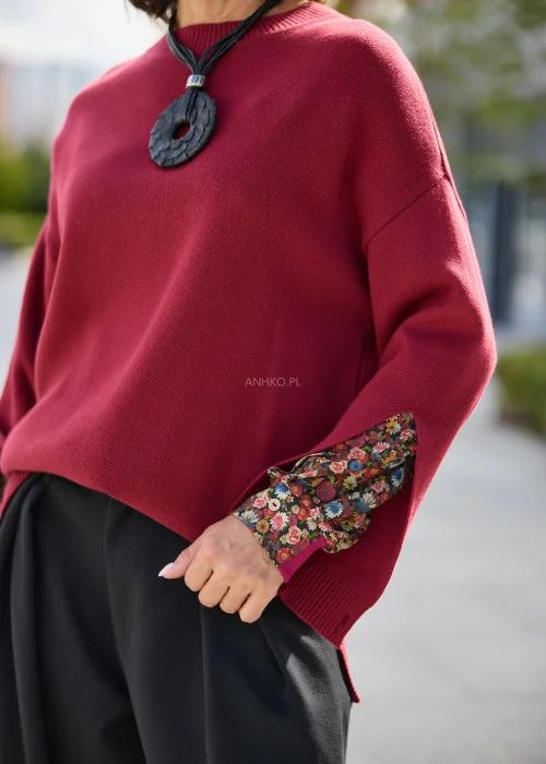 Sweter damski oversize w bordowym kolorze, z okrągłym dekoltem, asymetrycznym dołem