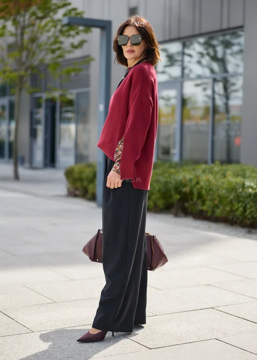 Sweter damski oversize w bordowym kolorze, z okrągłym dekoltem, asymetrycznym dołem